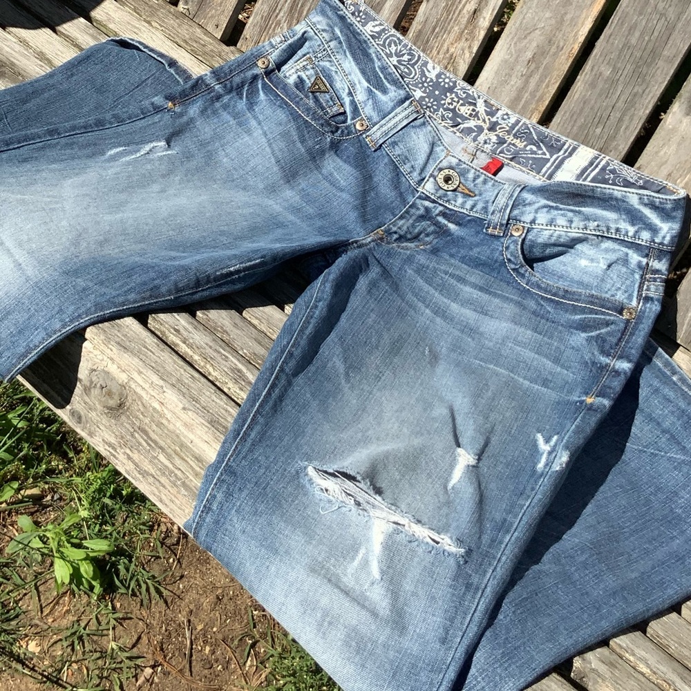GUESS Distressed light color jeans